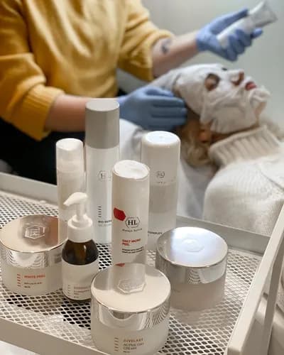 Peelingi chemiczne - poczuj świeżość i lekkość na twarzy!