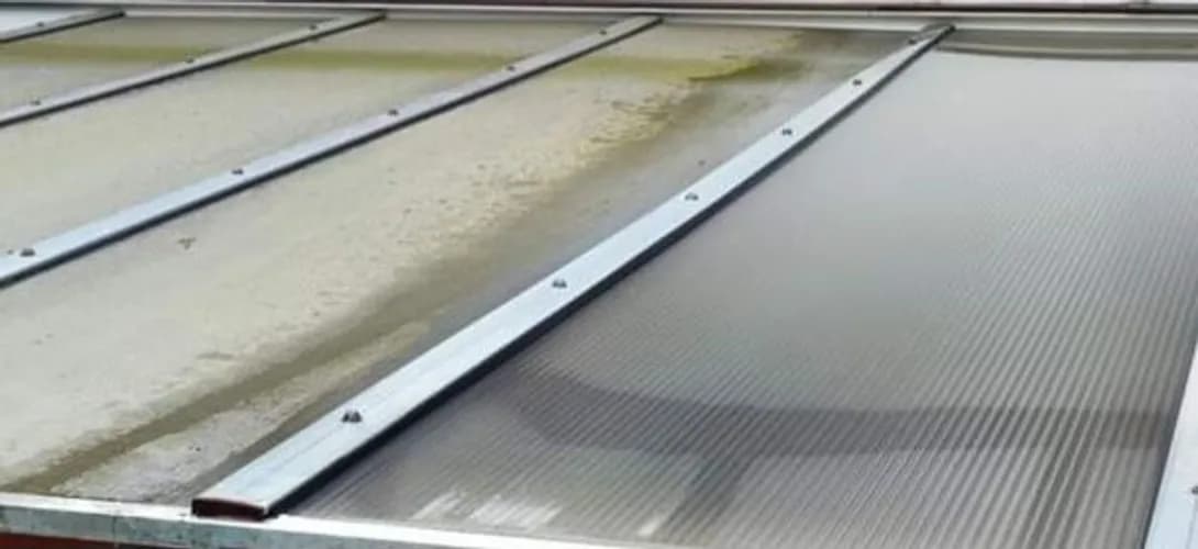 Mycie wodą demineralizowaną paneli fotowoltaicznych, przeszkleń, okien