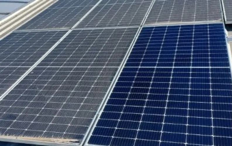 Mycie wodą demineralizowaną paneli fotowoltaicznych, przeszkleń, okien