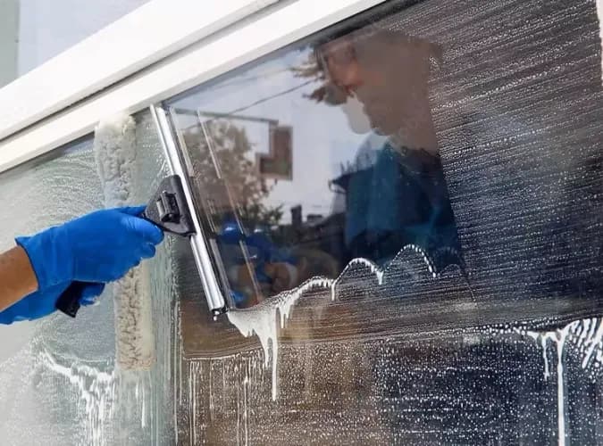 Kompleksowe mycie okien i ram - precyzja w każdym detalu - Gdańsk, Gdynia
