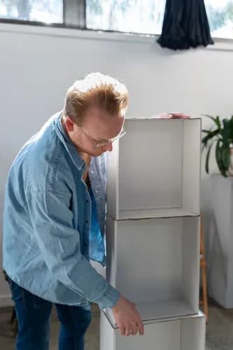 Instalacja półek w każdym pomieszczeniu - sprawdź jakość