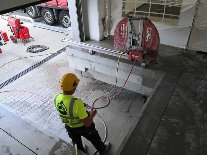 Wiercenie w betonie żelbecie cięcie otworowanie Technika diamentowa