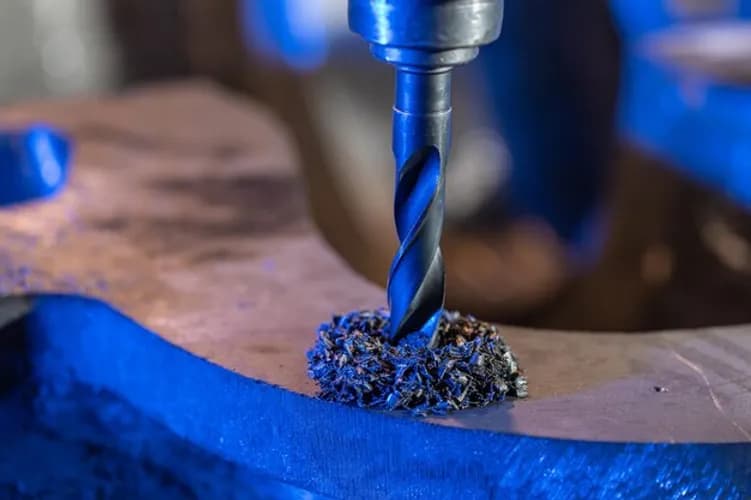 Wiercenie otworów pod kołki i mocowania - solidnie