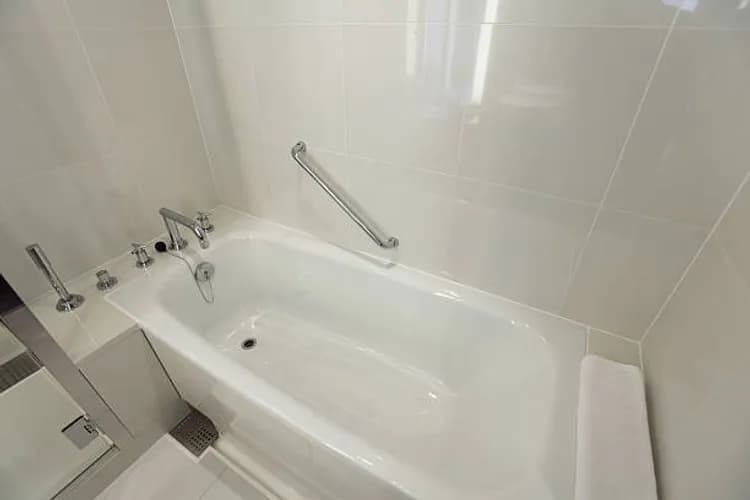 Usługi hydrauliczne: montaż wanien w Twoim domu