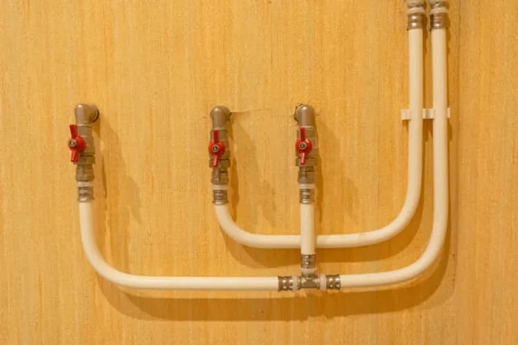 Naprawa rur wodociągowych - hydraulik na godzinę
