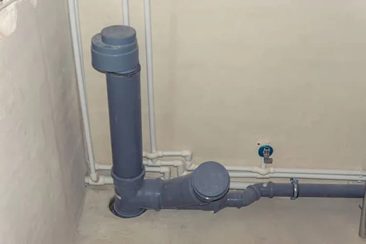 Układanie kanalizacji w nowym mieszkaniu