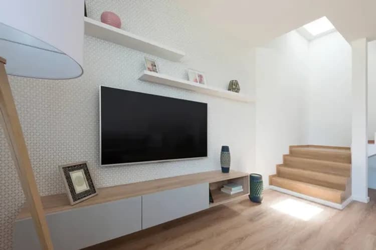 Встановлю полицю за викликом