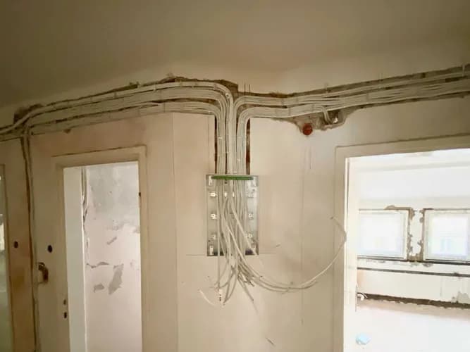 Oświetlenie w Twoim wnętrzu – instalacja na miejscu przez fachowca