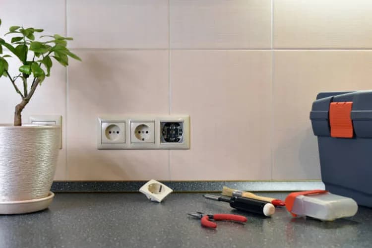 Gniazdka do wymiany? Zadzwoń po złotą rączkę!