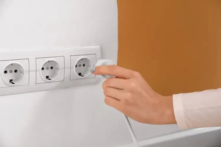 Elektryk na godziny — wymiana starych i montaż nowych gniazdek