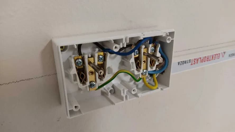 Usługi elektryczne – profesjonalna wymiana wyłączników