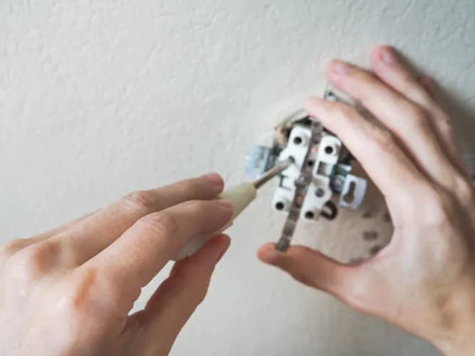 Elektryk na godziny – wymienię każdy włącznik w domu