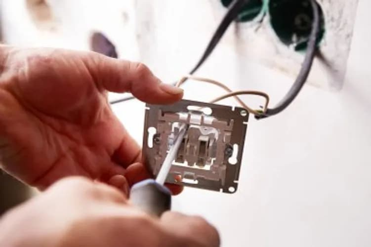 Profesjonalna wymiana przełączników światła w mieszkaniu