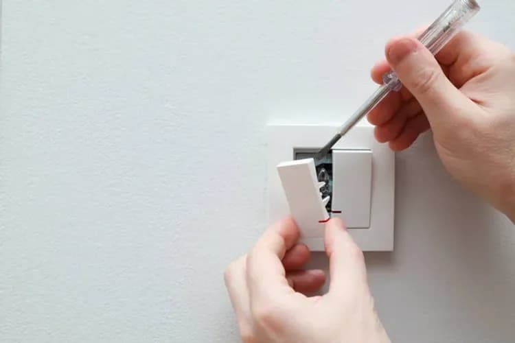 Електромонтаж: демонтаж і встановлення вимикачів