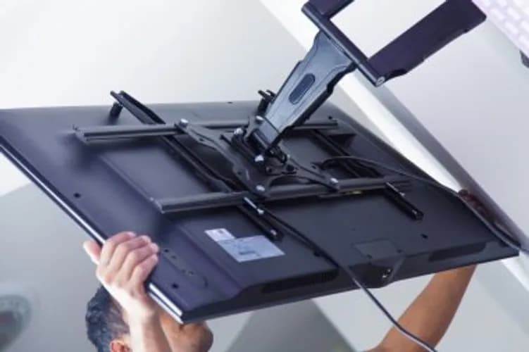 Montaż uchwytów do telewizorów LED, OLED i LCD