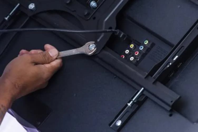 Професійне кріплення для телевізора на будь-яку стіну