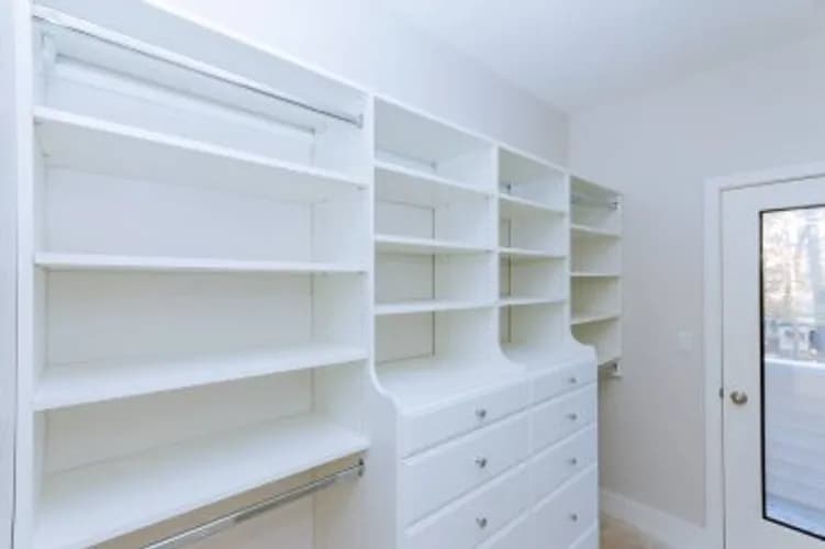 Чоловік на годину: швидкий монтаж меблів