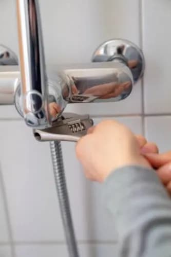 Hydraulik zamontuje baterię w Gdańsku