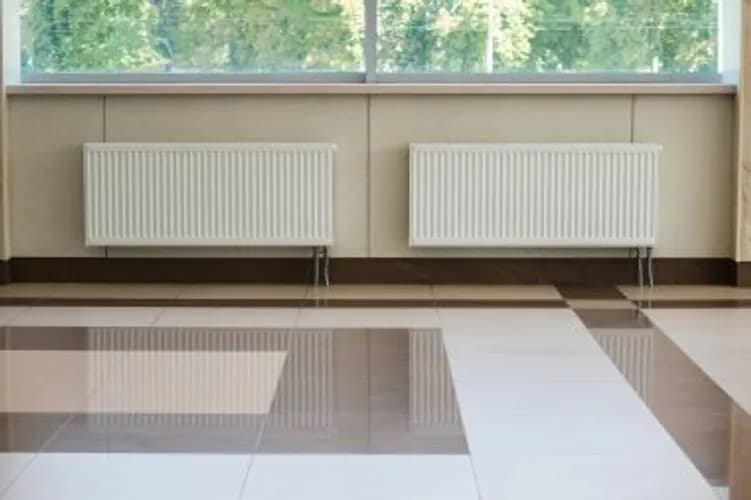 Gdańsk — montaż nowych grzejników, demontaż starych