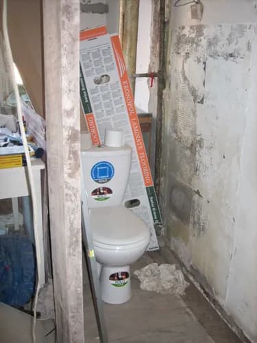 Montaż toalety z demontażem starej