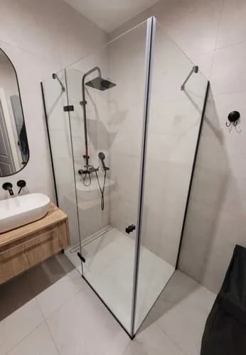 Demontaż i montaż kabiny prysznicowej