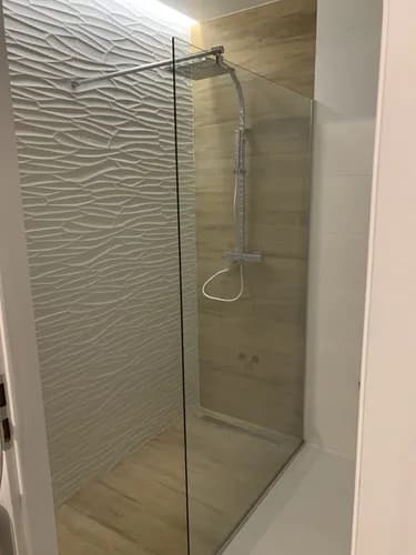 Kabina prysznicowa pod klucz. Doświadczony hydraulik