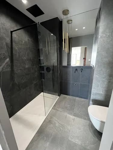 Kabina prysznicowa pod klucz. Doświadczony hydraulik