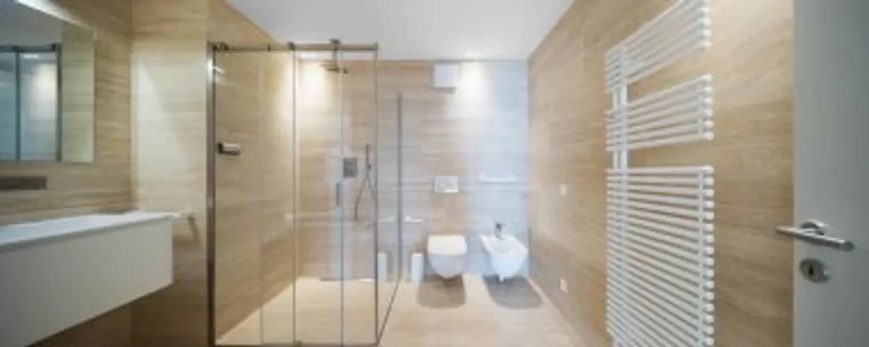 Kabina prysznicowa bez problemów. Wezwij hydraulika