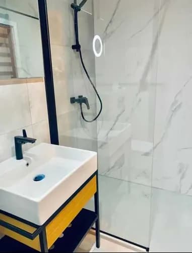 Montuję kabiny w mieszkaniach i domach