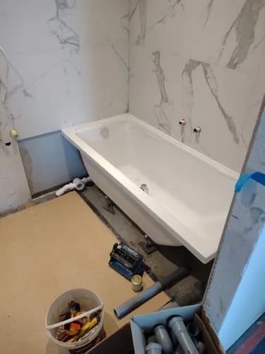 Замовляйте сантехніка для монтажу ванни