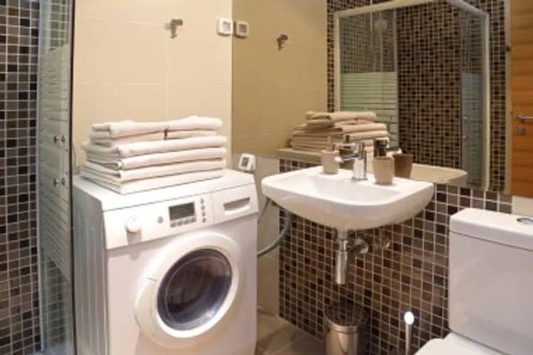 Solidny montaż pralki w domu