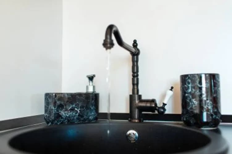 Montaż wpuszczanego zlewu w blat