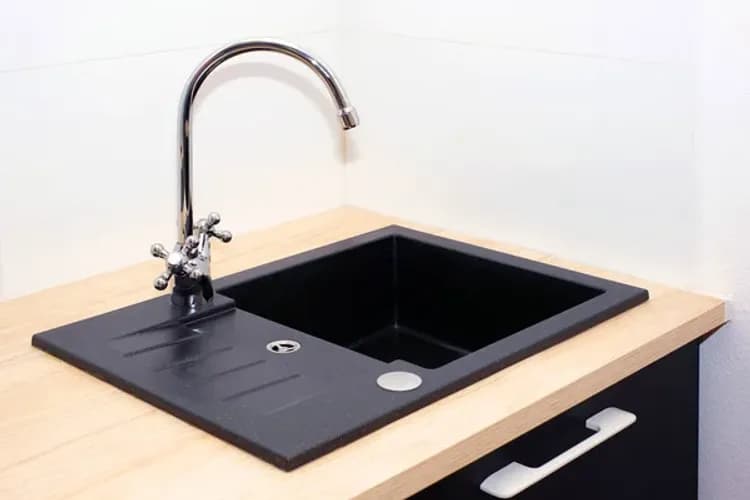 Montaż zlewu dowolnego typu i rozmiaru