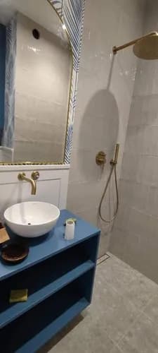 Złota rączka do montażu umywalek