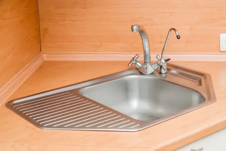 Montaż umywalki w łazience