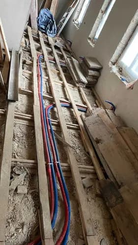 Złota rączka do rozprowadzania rur grzewczych bez pośredników