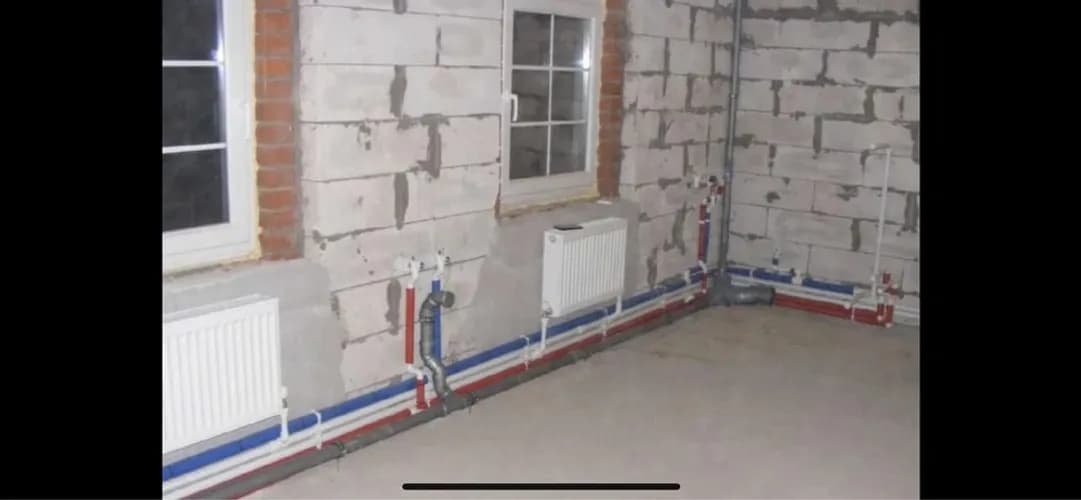 Hydraulik do montażu rur kanalizacyjnych szybko i solidnie