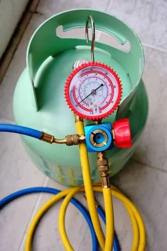 Naprawa + napełnienie lodówki