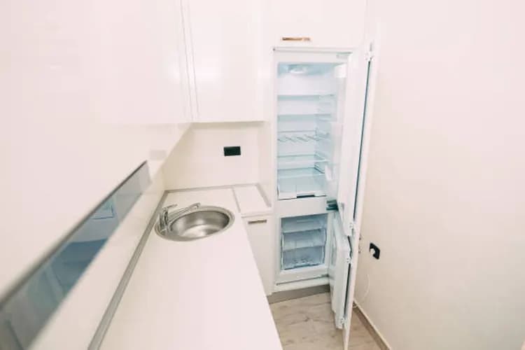 Przełożenie drzwi w lodówce