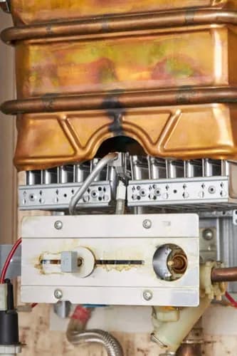 Fachowiec od naprawy podgrzewaczy gazowych