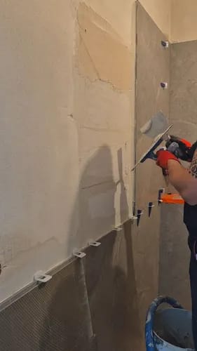 Układanie płytek Warszawa — glazurnik, gres, mozaika, remonty pod klucz