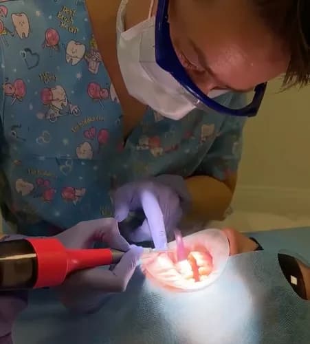 Usuwanie kamienia i osadu: Zdrowe dziąsła i świeży oddech