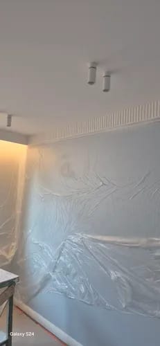 Prace malarskie “pod klucz” — profesjonalne malowanie ścian i sufitów