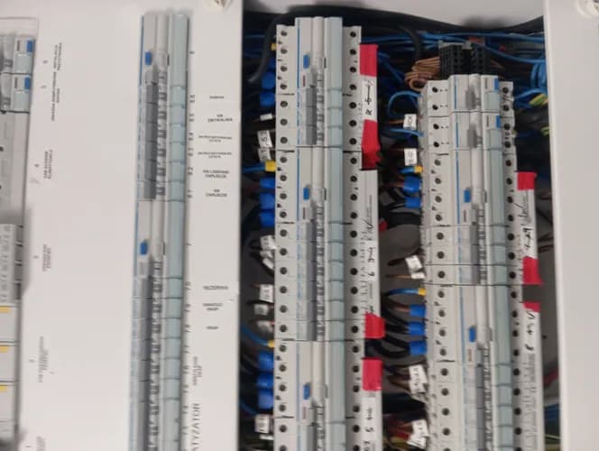 ⚡️ Awaria gniazdka? Pilna pomoc elektryka w Warszawie 🇵🇱
Masz problem z i