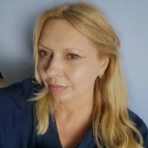 Uszkodzony ząb odbudowa koroną protetyczną u stomatologa Warszawa