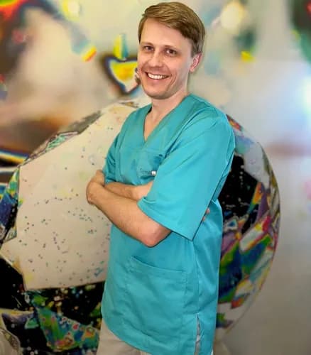 Встановлення імплантату з коронкою при відсутності зуба у Варшаві