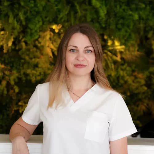 Лікування пародонтиту та запалення ясен у Варшаві