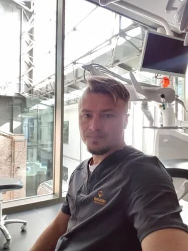 Прицільний рентгенівський знімок зуба у Варшаві