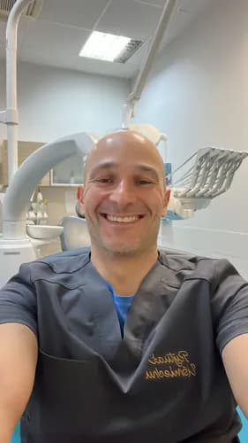 Przebarwione zęby profesjonalne wybielanie stomatologiczne Warszawa