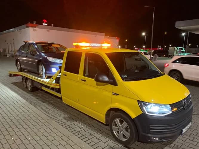 Машину заблокировали на парковке - эвакуация авто Варшава